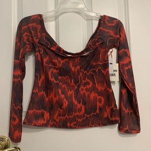 Open Edit Off The Shoulder Cutout Top in Red Bloom Animal Camo Size Small